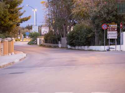 ...di questa localit� molto antica che per�, proseguendo verso sud, diventa solo un susseguirsi di lidi e luoghi del divertimento. Voltando le spalle alla propria storia